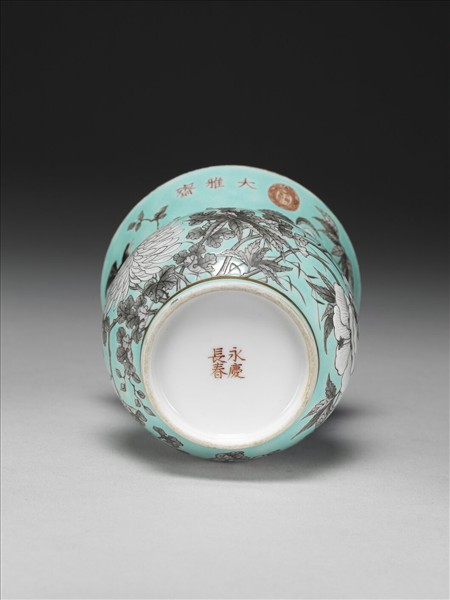 粉彩綠地花鳥渣斗