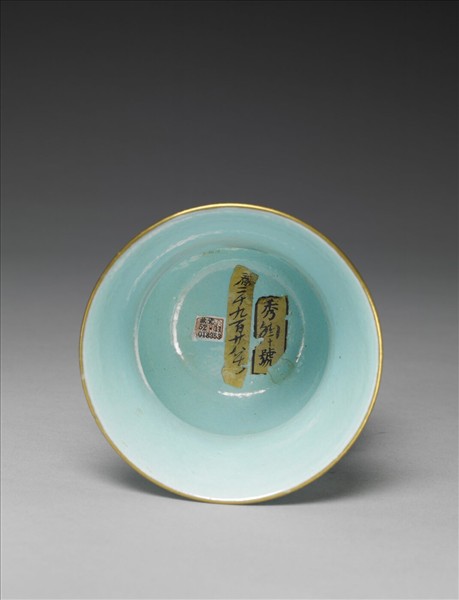 粉彩綠地花鳥渣斗