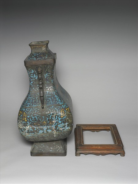 掐絲琺瑯獸面紋龍耳壺