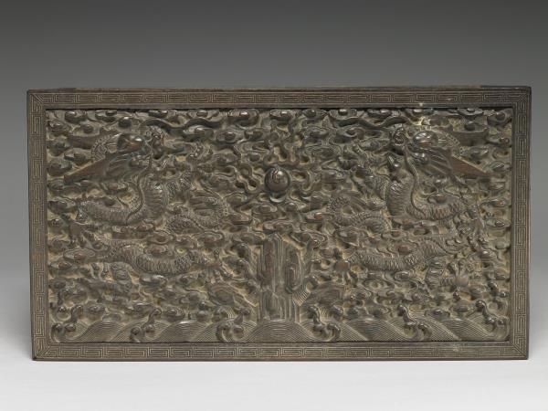 雲龍紋長方木匣