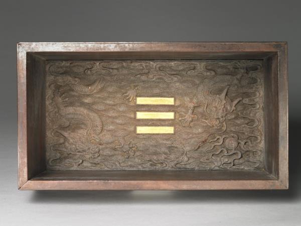 雲龍紋長方木匣