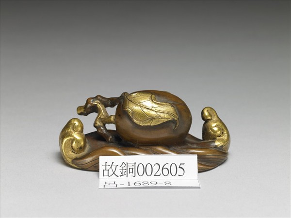 銅製水波與果實形座