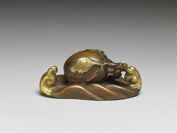 銅製水波與果實形座