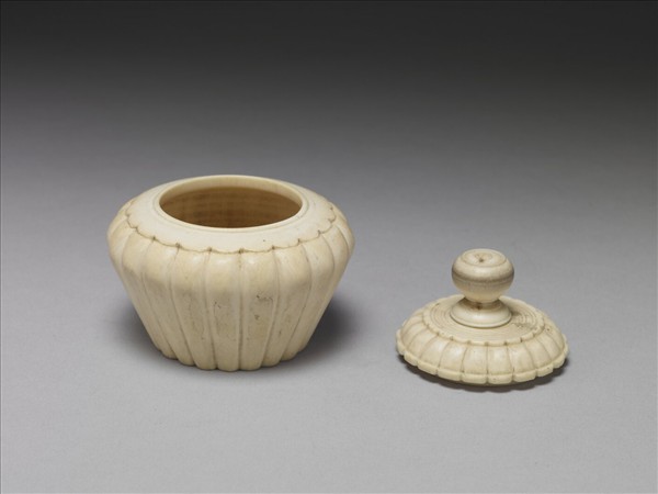 象牙菊花式蓋罐