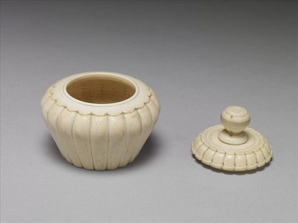 象牙菊花式蓋罐