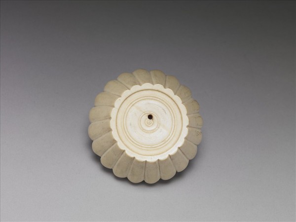 象牙菊花式蓋罐