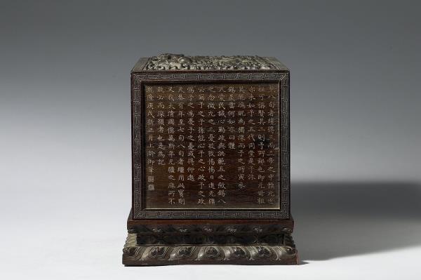 雲龍紋長方木匣