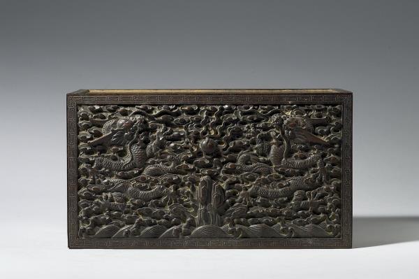 雲龍紋長方木匣