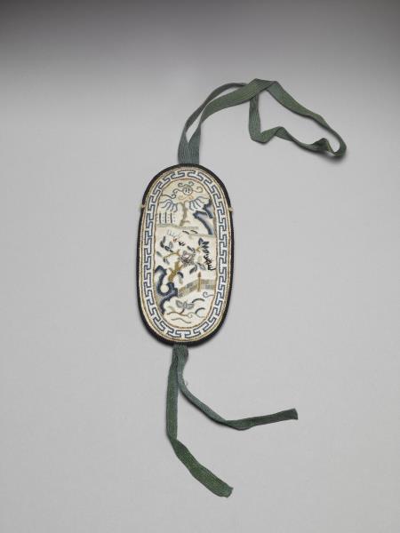 米黃地打籽繡風景圖眼鏡袋