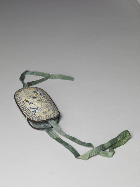 米黃地打籽繡風景圖眼鏡袋