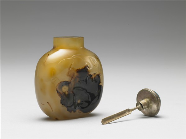 瑪瑙巧雕鼻煙壺