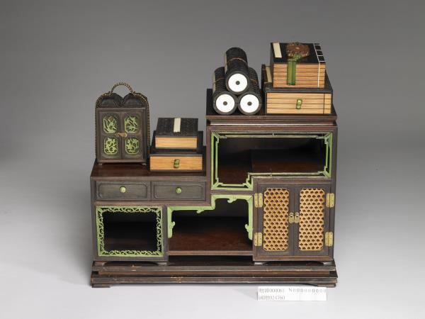 紫檀嵌骨書几式多寶格