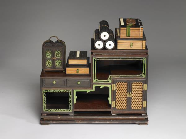 紫檀嵌骨書几式多寶格