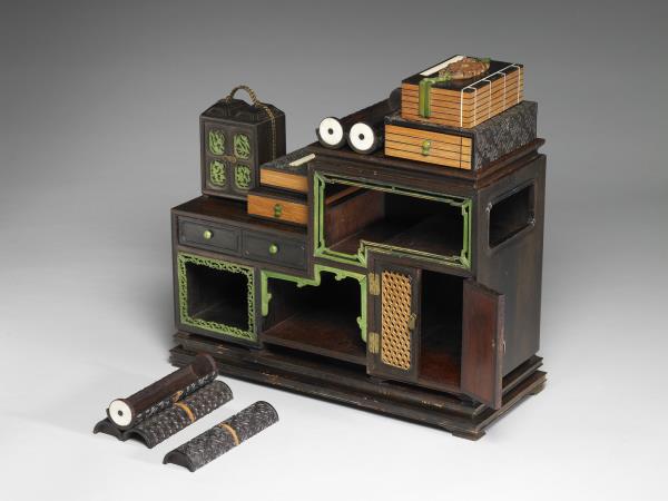 紫檀嵌骨書几式多寶格