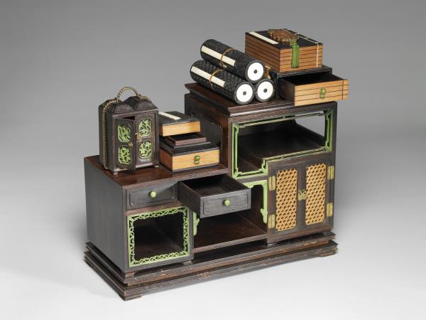 紫檀嵌骨書几式多寶格