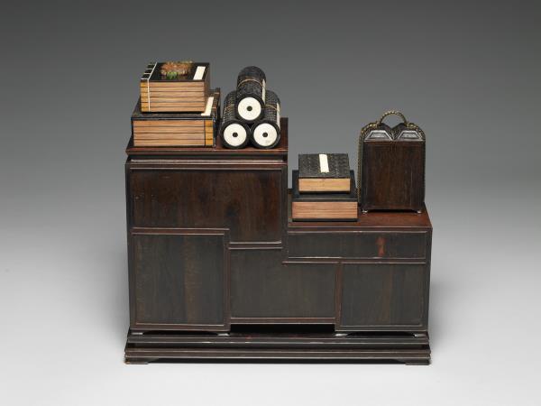 紫檀嵌骨書几式多寶格