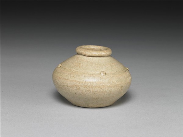 青瓷四乳釘罐