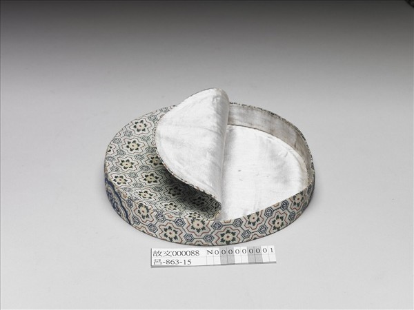 六角紋錦地團龍紋錦套