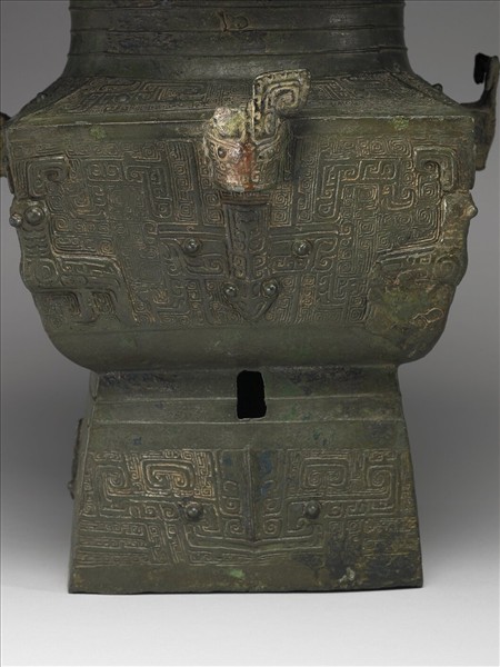 犧首獸面紋圓口方尊