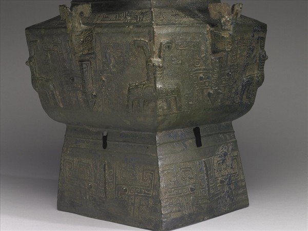 犧首獸面紋圓口方尊