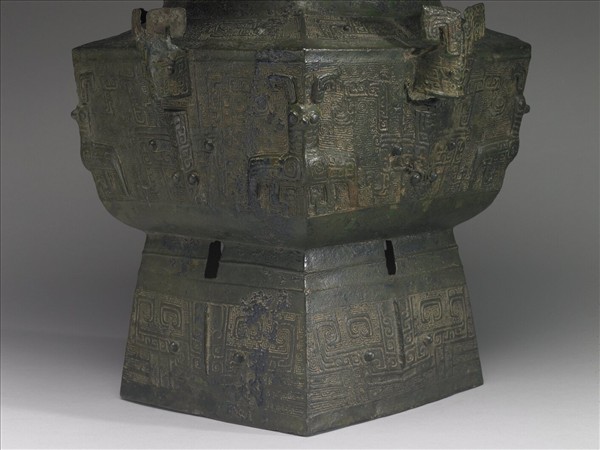 犧首獸面紋圓口方尊