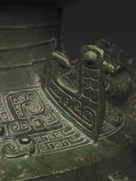 鉤連乳丁紋羊首罍