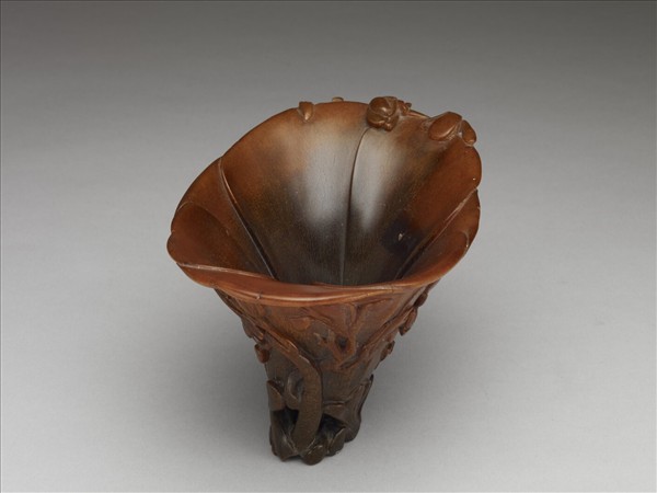 犀角雕玉蘭花式杯