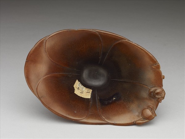 犀角雕玉蘭花式杯