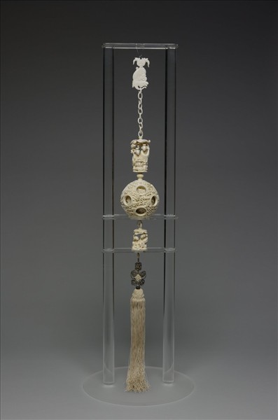 象牙雕鏤空人物套球