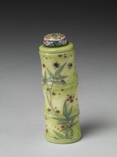 Glass bamboo-shaped snuff bottle in painted enamels - National