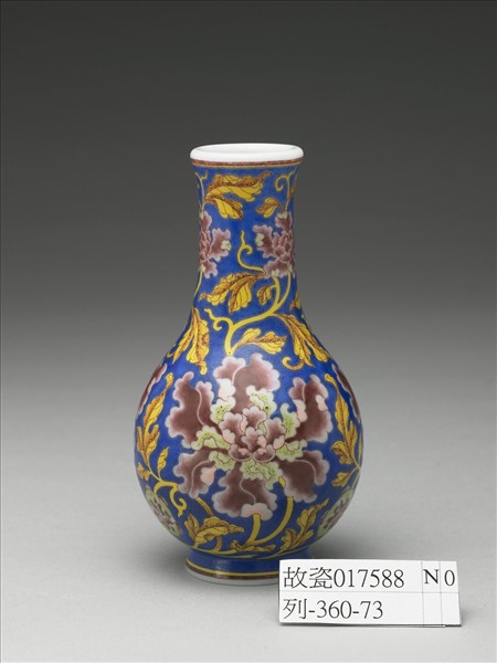 玻璃胎畫琺瑯牡丹藍地膽瓶