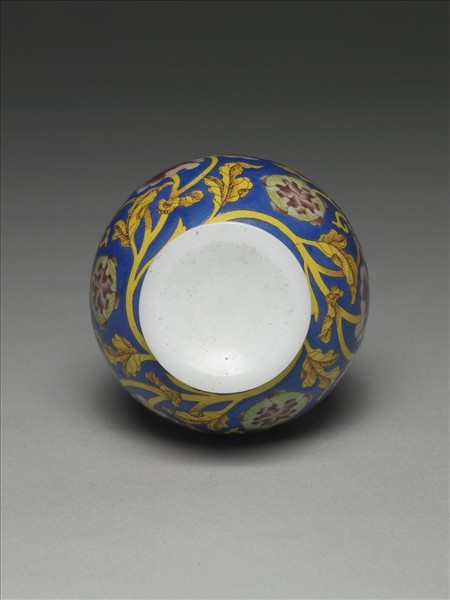 玻璃胎畫琺瑯牡丹藍地膽瓶