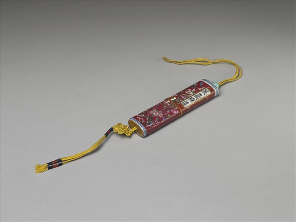 粉彩紅地纏枝花卉紋牙籤筒