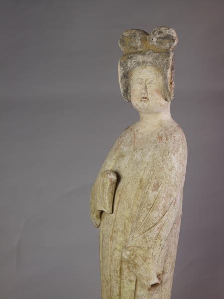  灰陶加彩仕女俑 