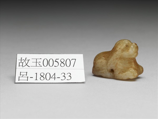 玉獅墜飾