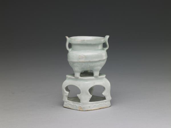 青白瓷連座雙耳香爐
