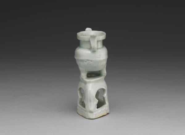 青白瓷連座雙耳香爐