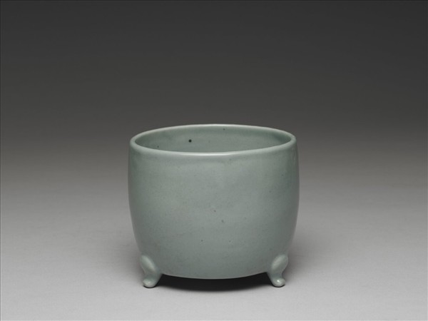 仿汝釉三足爐