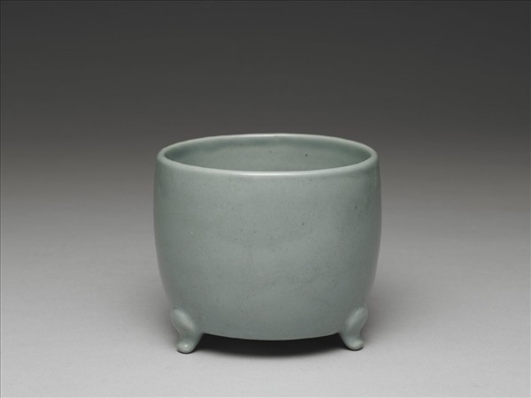 仿汝釉三足爐
