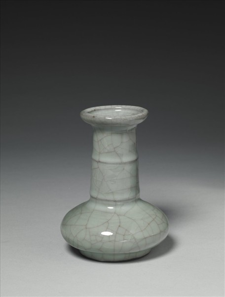 青瓷弦紋盤口瓶