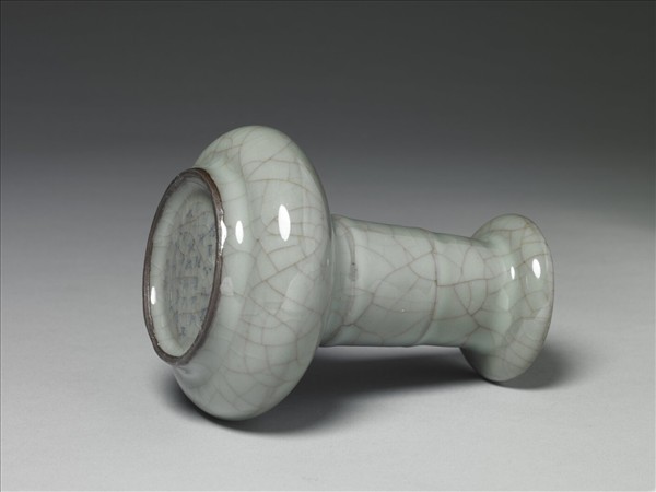 青瓷弦紋盤口瓶