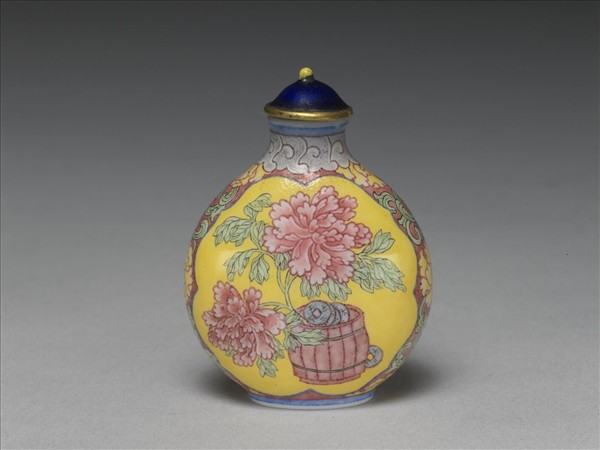 玻璃胎畫琺瑯花卉紋鼻煙壺