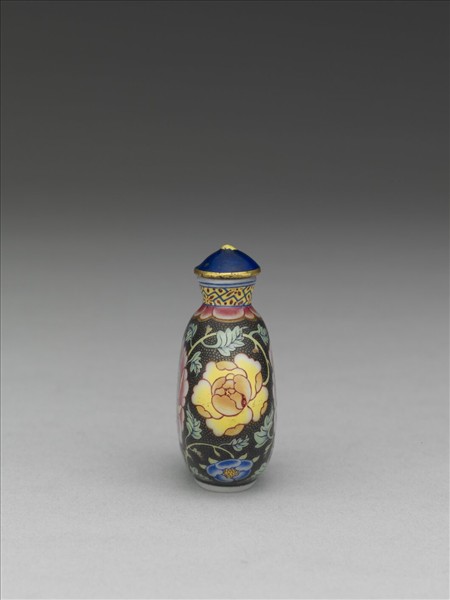 玻璃胎畫琺瑯黑地纏枝牡丹紋鼻煙壺