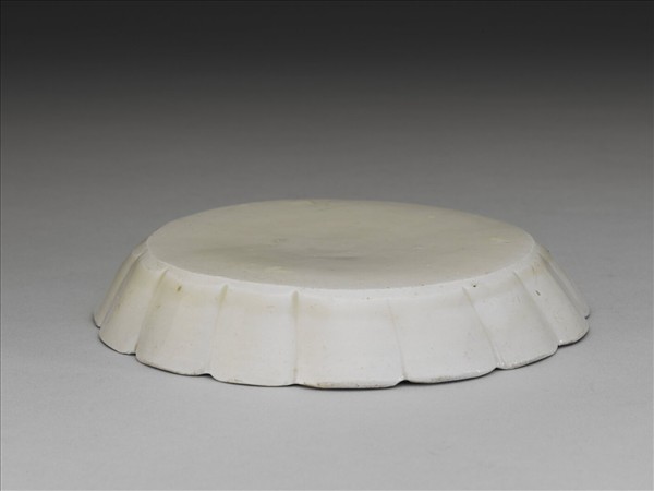 定窯 白瓷印花瑞獸紋花式洗