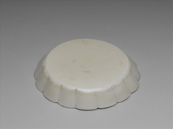 定窯 白瓷印花瑞獸紋花式洗