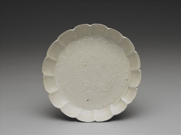 定窯 白瓷印花瑞獸紋花式洗