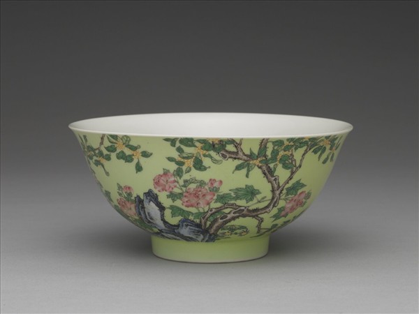 琺瑯彩瓷綠地芙蓉桂花碗