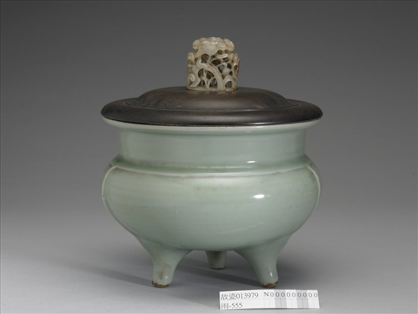 龍泉窯 青瓷鬲式爐