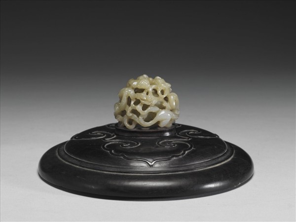 螭虎啣芝紋玉頂