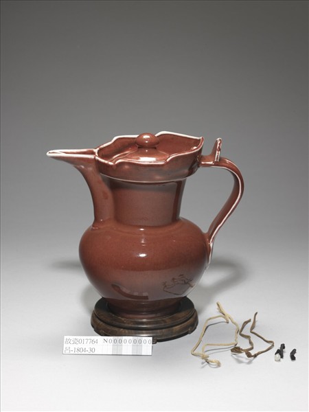 寶石紅釉僧帽壺